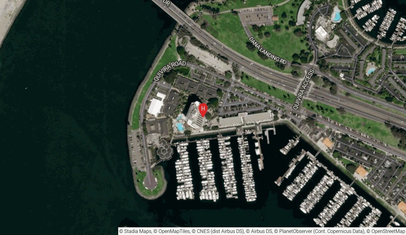 Hyatt Regency Mission Bay 的位置:Quivira Road 上、Mission Bay 的码头区