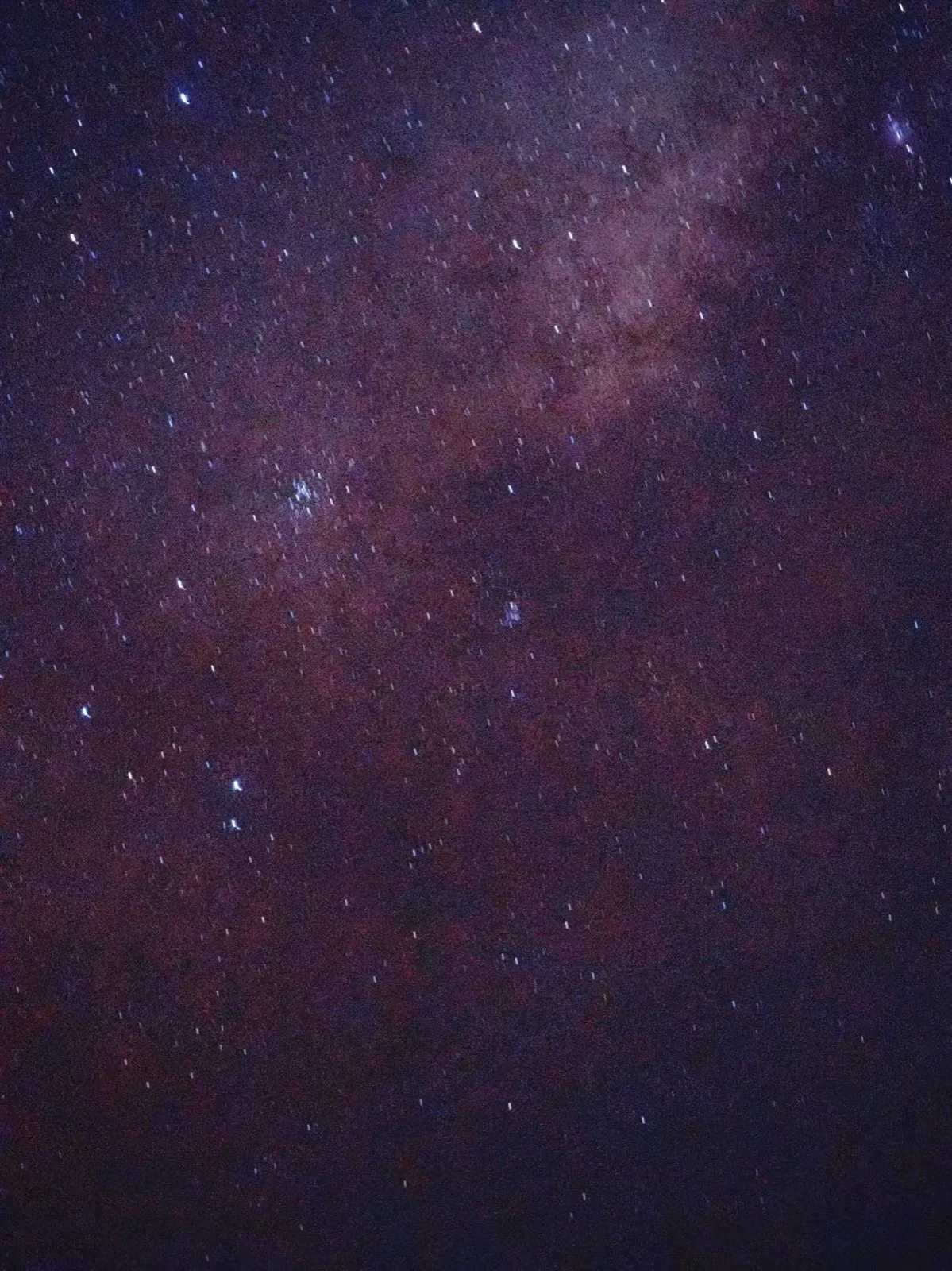 塞伦盖蒂夜空中璀璨的银河与漫天繁星