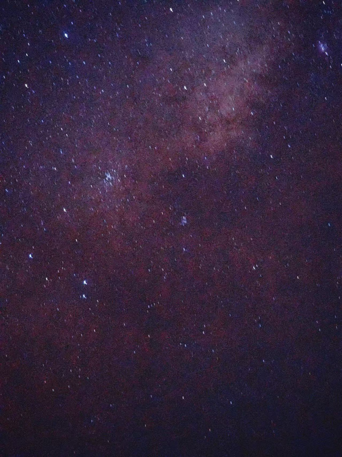 塞伦盖蒂夜空中璀璨的银河与漫天繁星